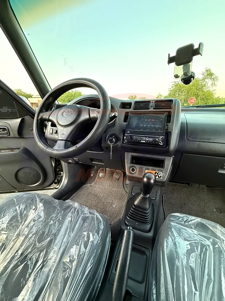 
								Toyota Rav 4 Limited full									