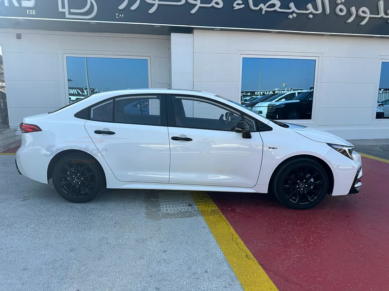 
								Toyota Corolla Sport full									