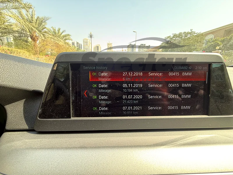 
								BMW 5-Series 520i Exclusive full									