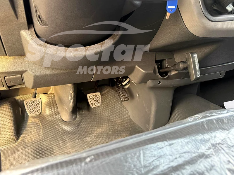 
								Foton View CS2 Mini Bus full									