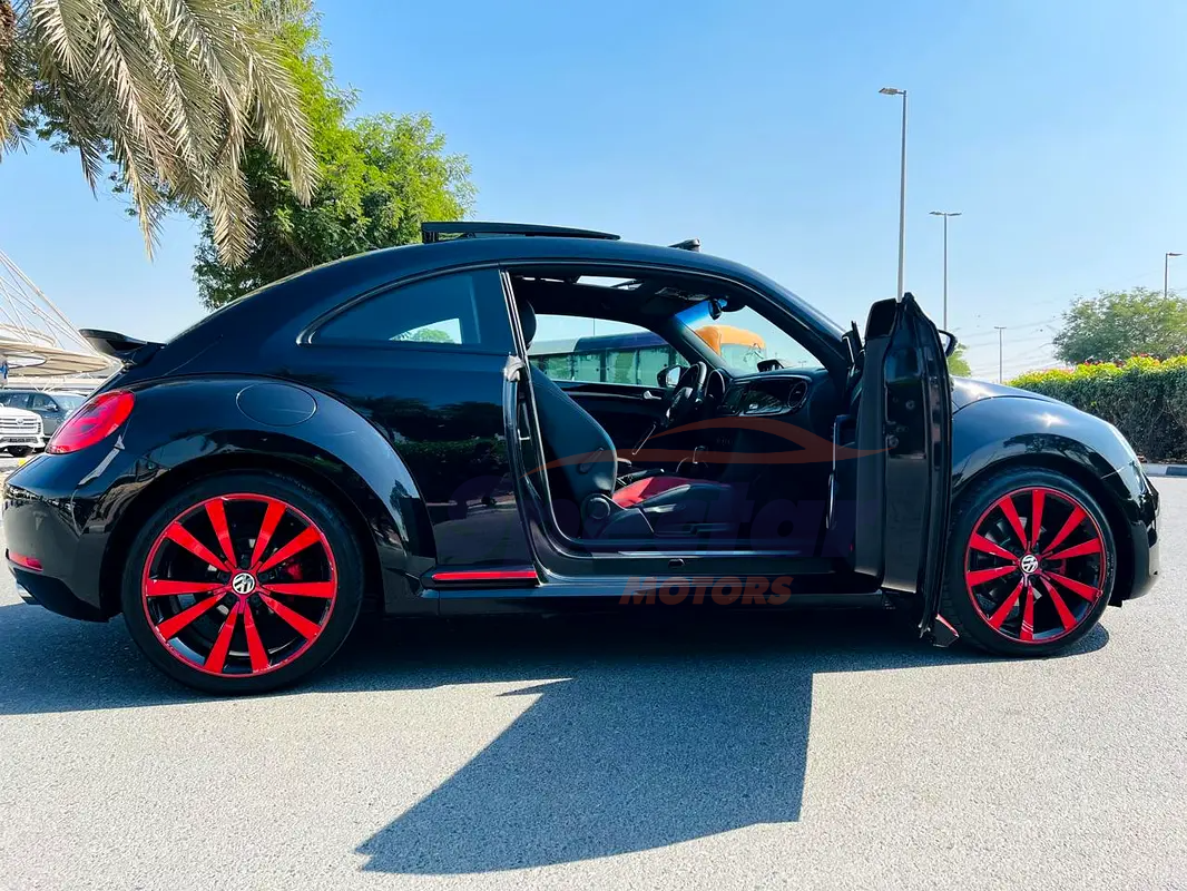 
								Volkswagen Beetle Black Launch Edition full									