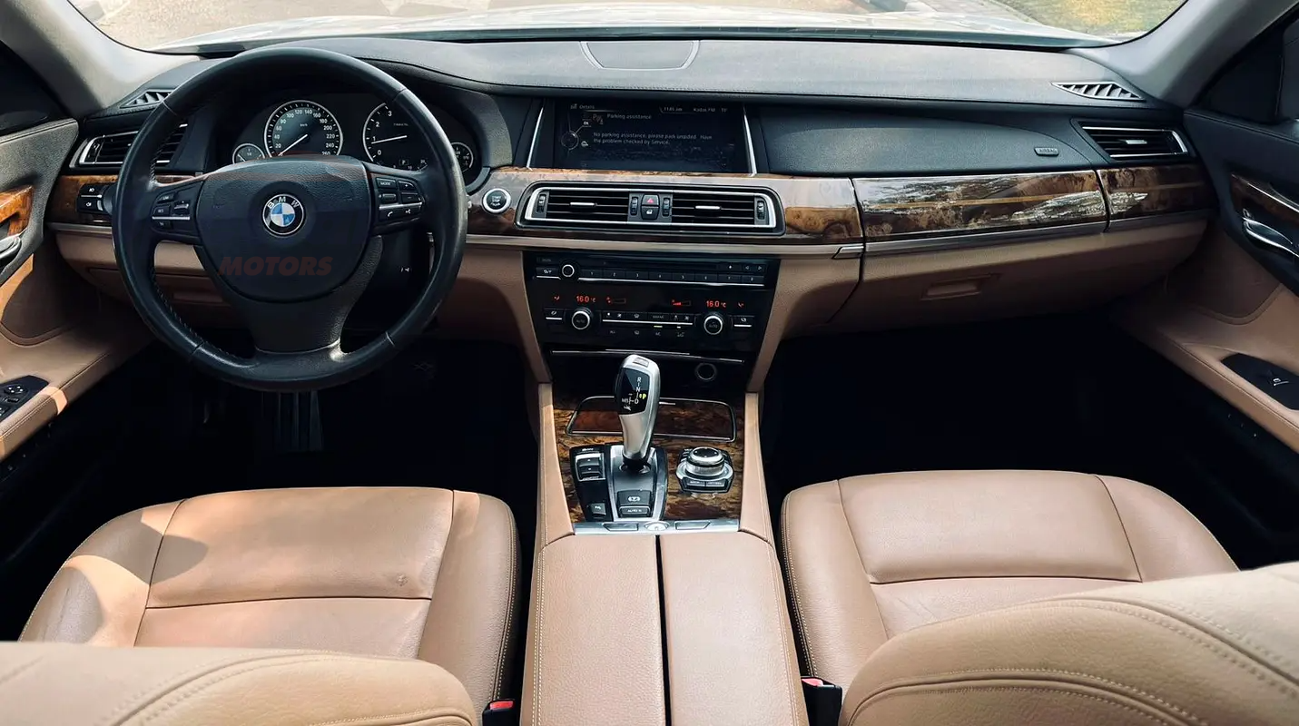 
								BMW 7-Series 730i Exclusive full									