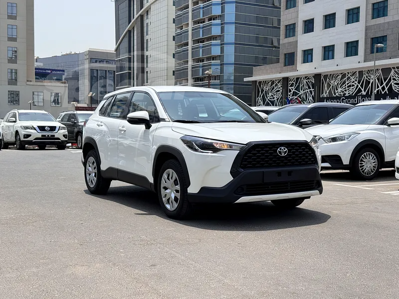 
								Toyota Corolla Cross LE full									