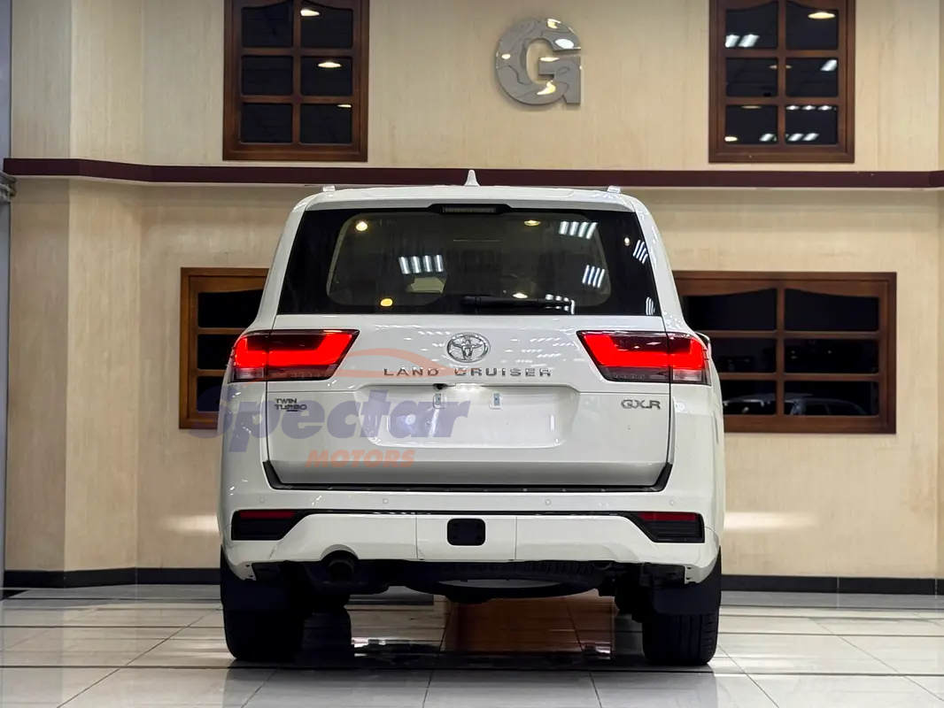 
								Toyota Land Cruiser GXR full									