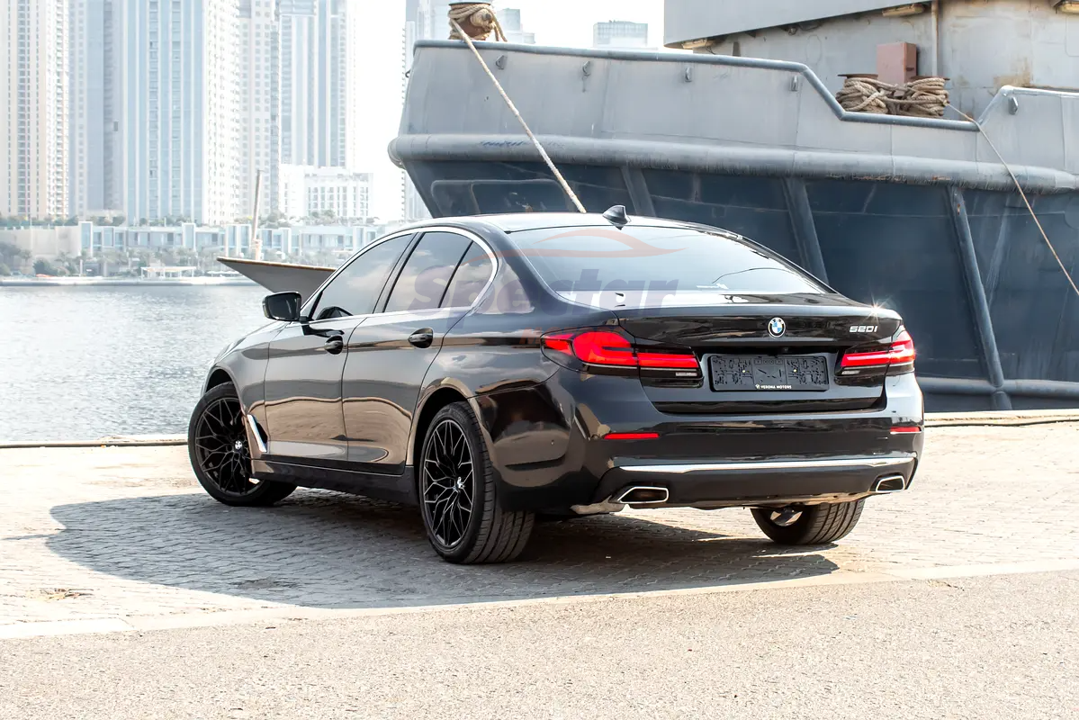 
								BMW 5-Series 520i M-Kit full									