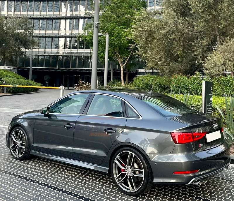 
								Audi S3 2.0 TFSI quattro S tronic full									