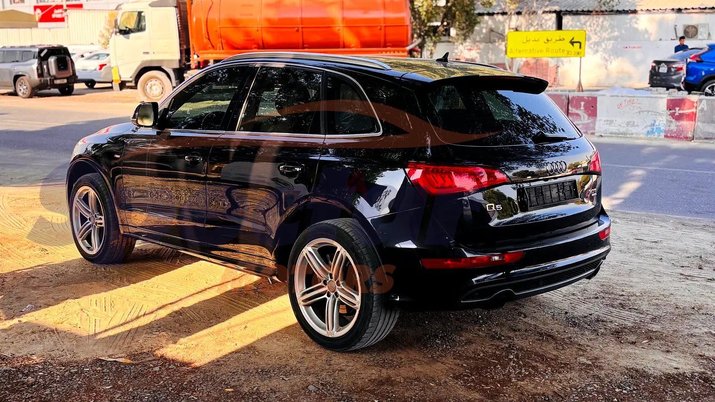
								Audi Q5 3.0 TFSI quattro full									