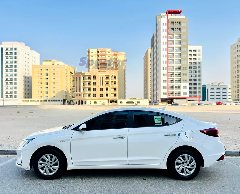 Hyundai Elantra Comfort gasoline sedan front view