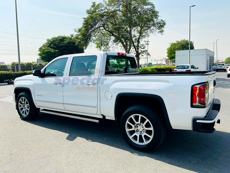 
								GMC Sierra Denali Ultimate full									