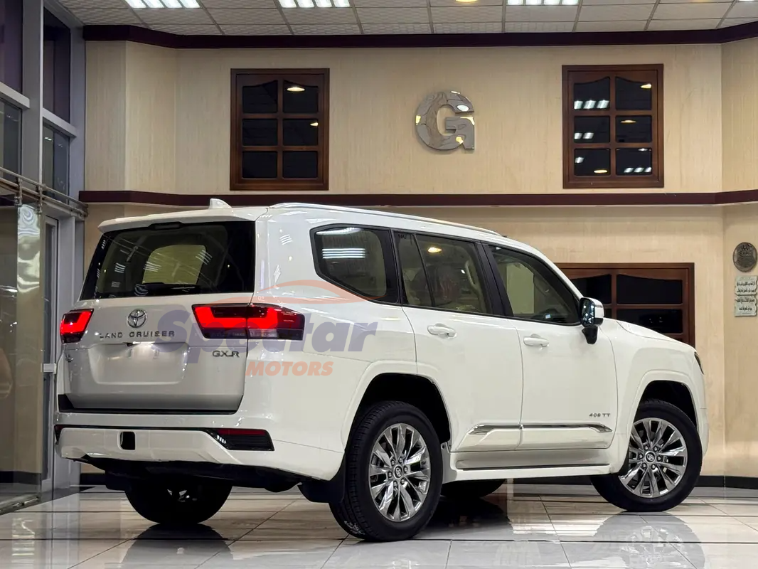 
								Toyota Land Cruiser GXR full									