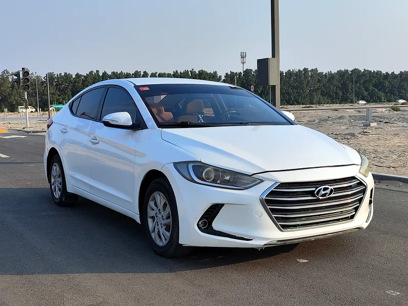 
								Hyundai Elantra Comfort full									