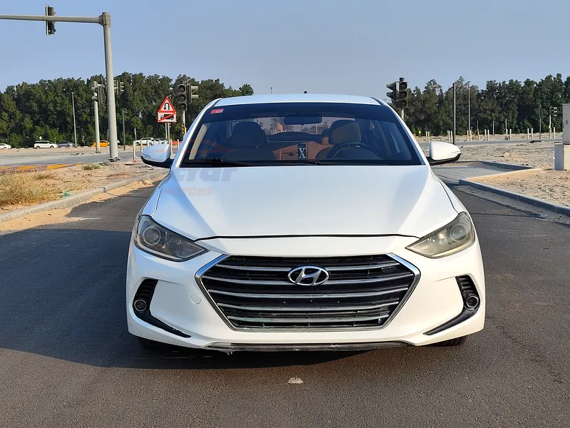 
								Hyundai Elantra Comfort full									