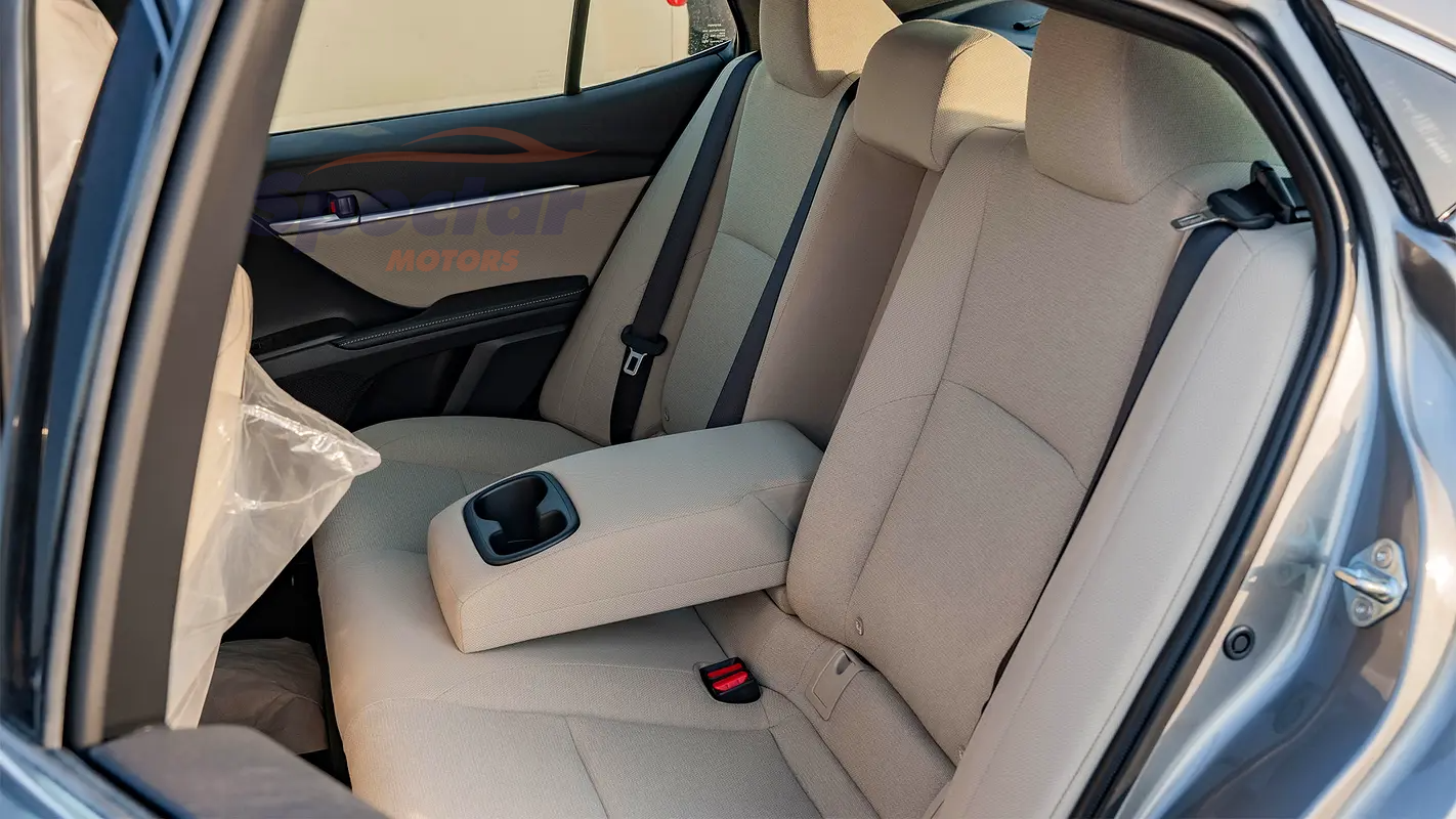 
								Toyota Camry LE full									