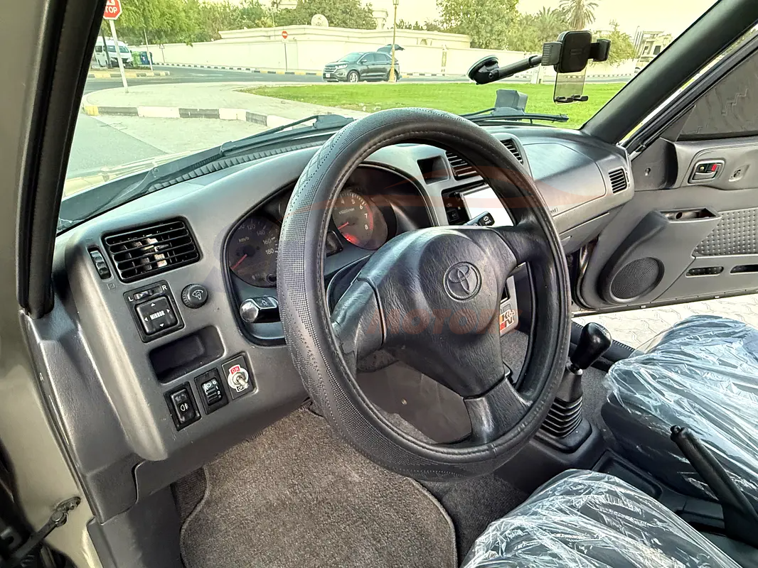 
								Toyota Rav 4 Limited full									