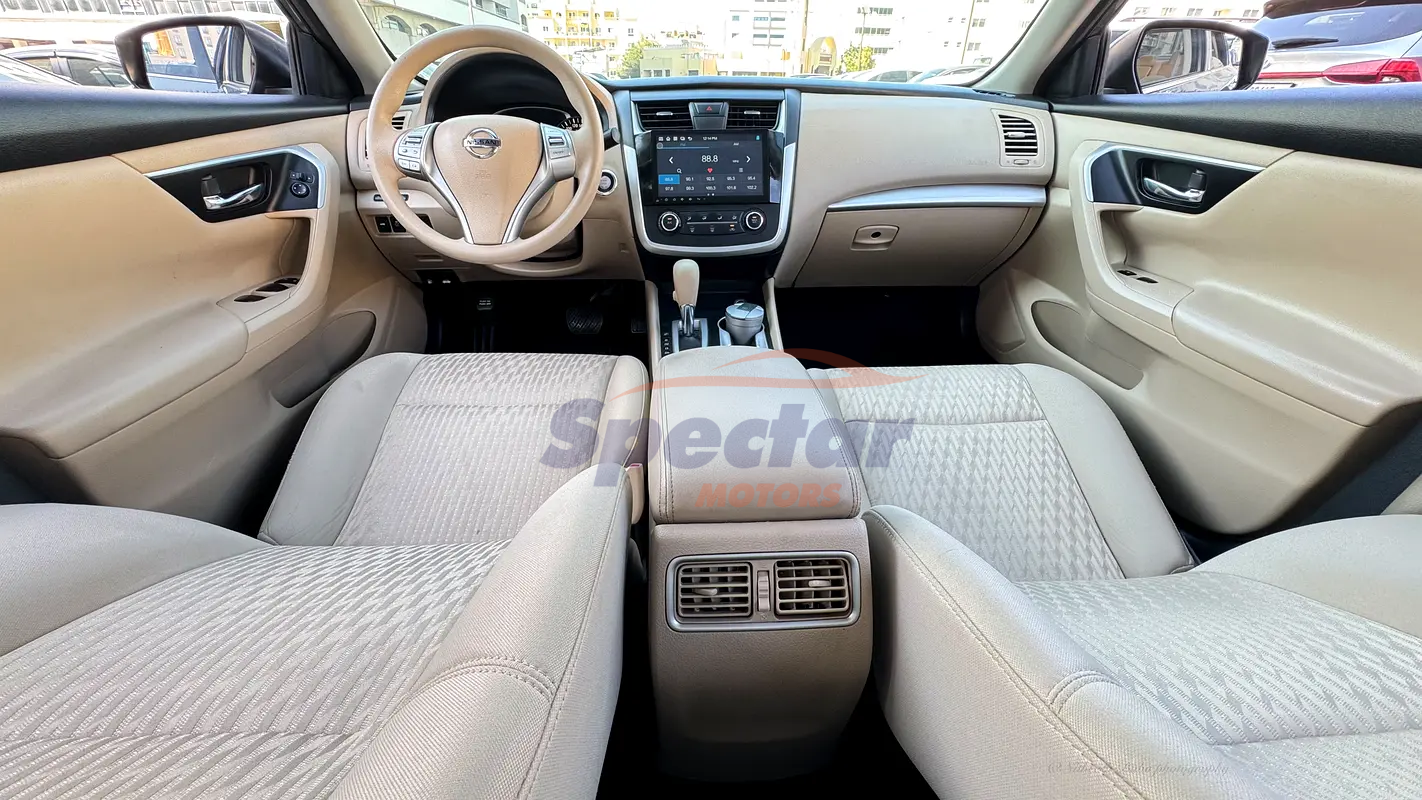 
								Nissan Altima S full									