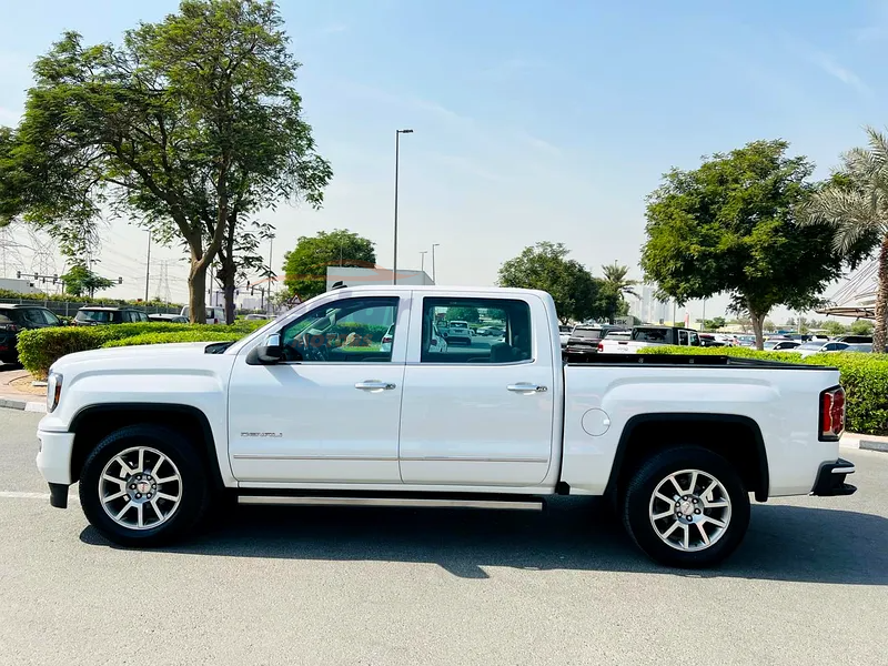 
								GMC Sierra Denali Ultimate full									