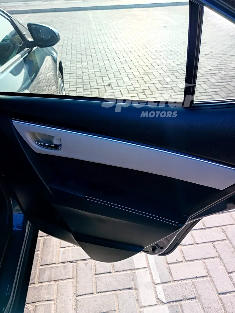 
								Toyota Corolla Base full									