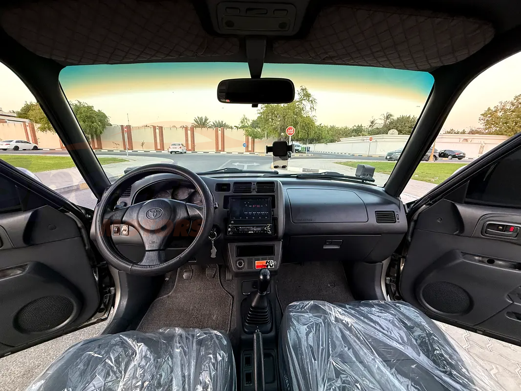 
								Toyota Rav 4 Limited full									