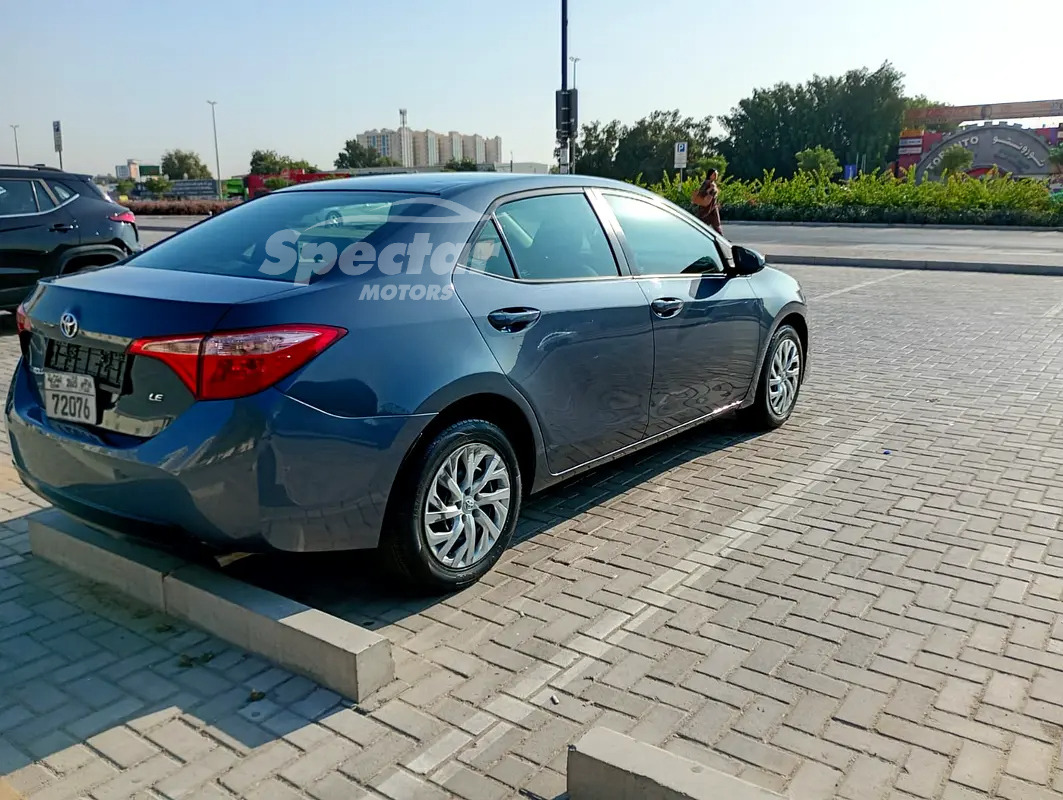 
								Toyota Corolla Base full									