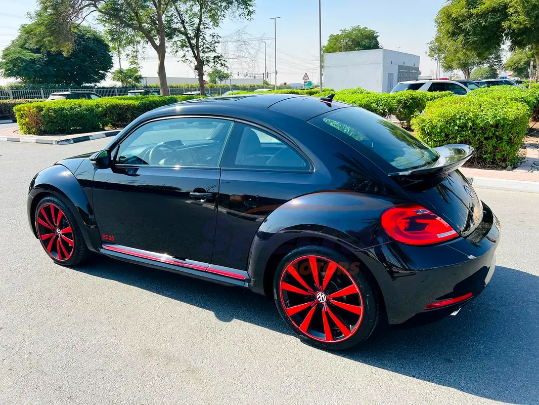 
								Volkswagen Beetle Black Launch Edition full									