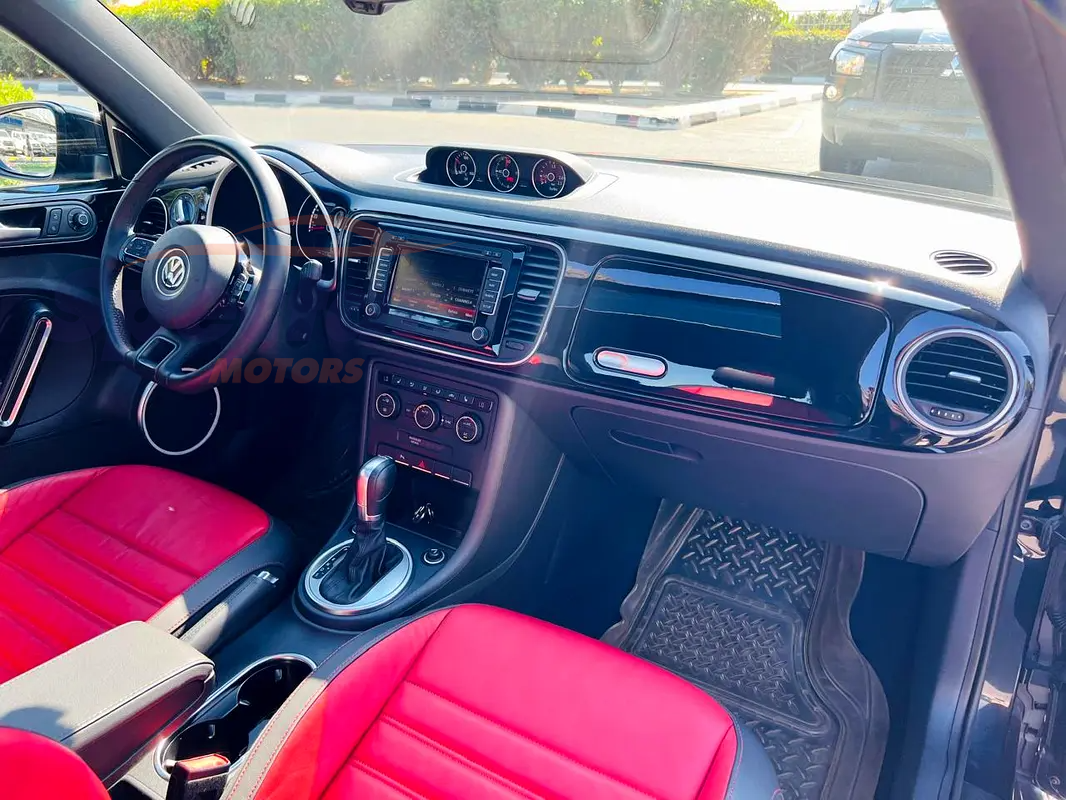 
								Volkswagen Beetle Black Launch Edition full									