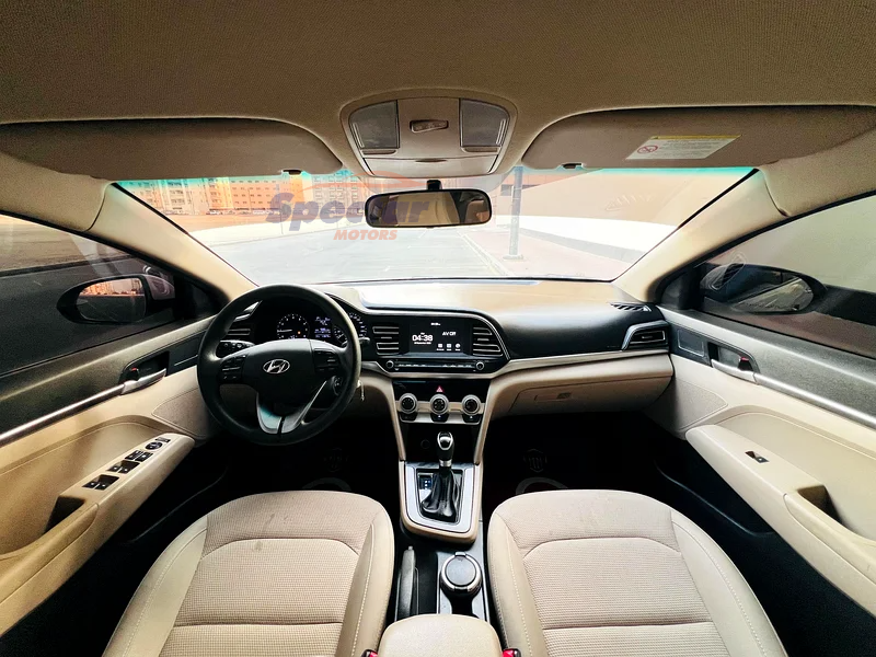 
								Hyundai Elantra Comfort full									