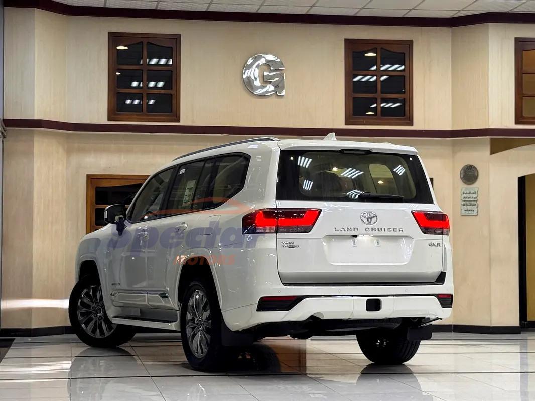 
								Toyota Land Cruiser GXR full									