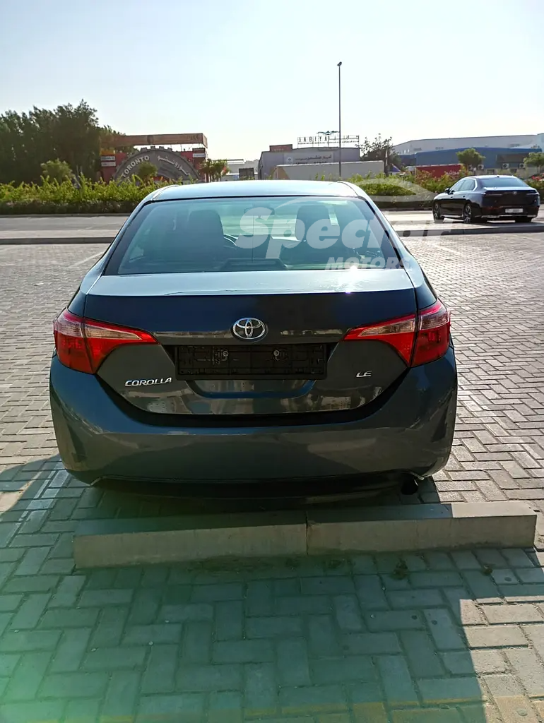 
								Toyota Corolla Base full									