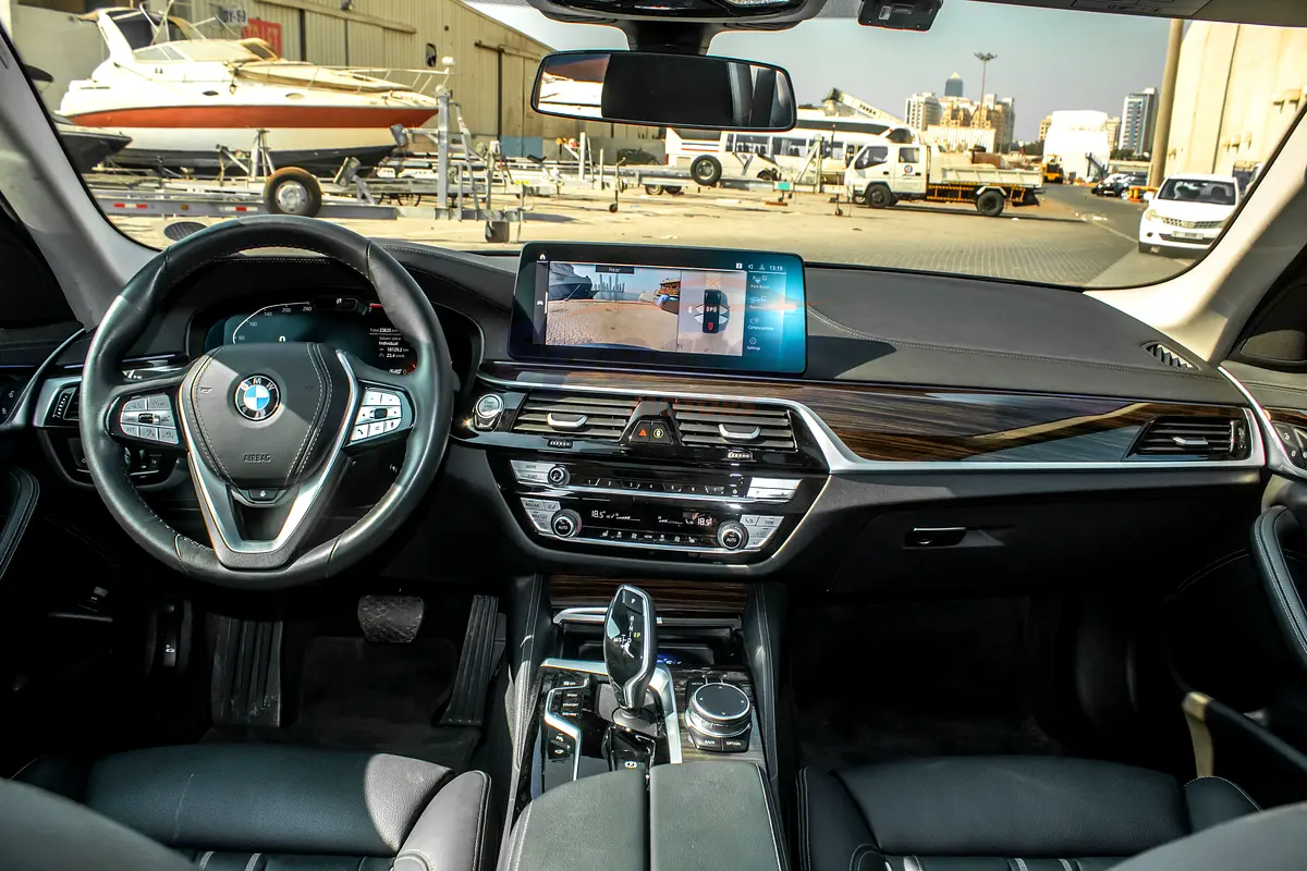 
								BMW 5-Series 520i M-Kit full									