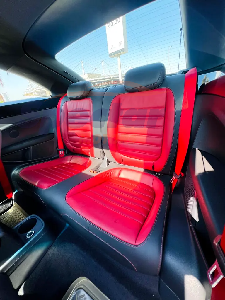 
								Volkswagen Beetle Black Launch Edition full									