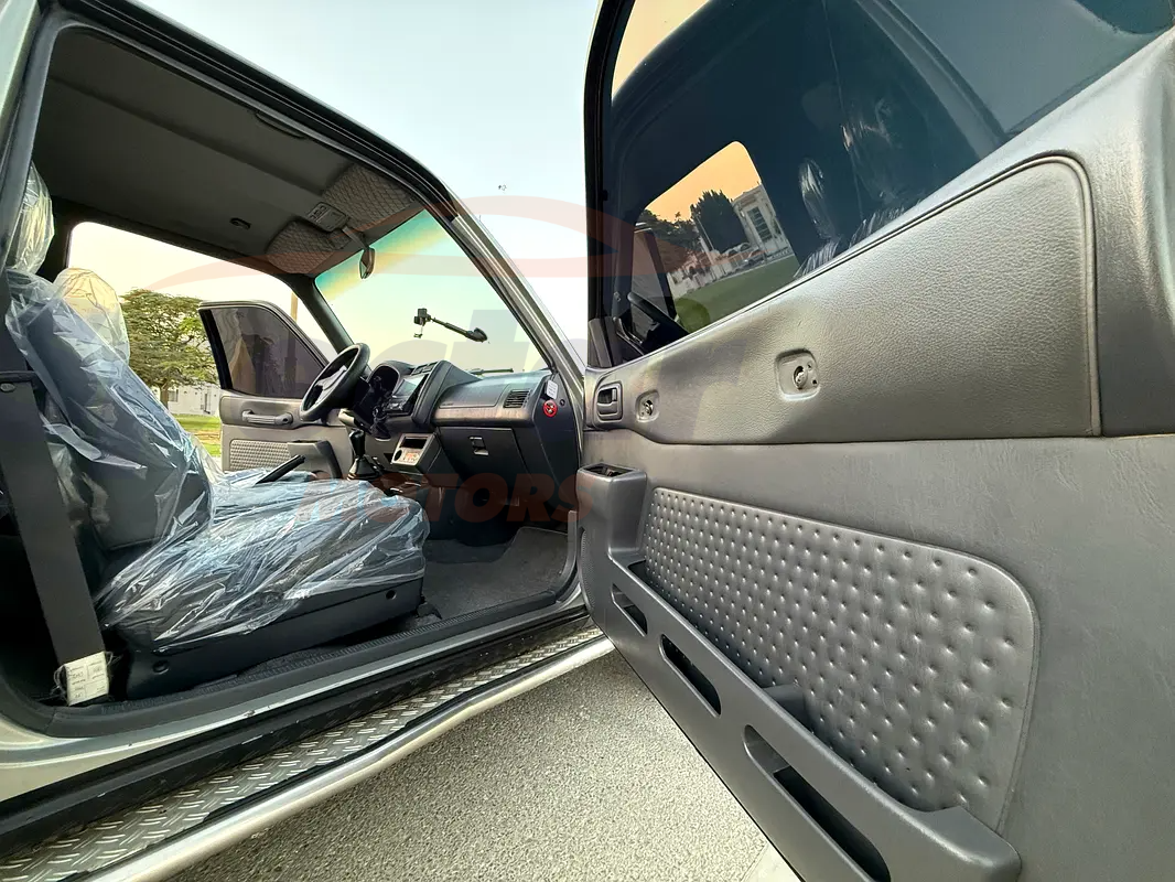 
								Toyota Rav 4 Limited full									