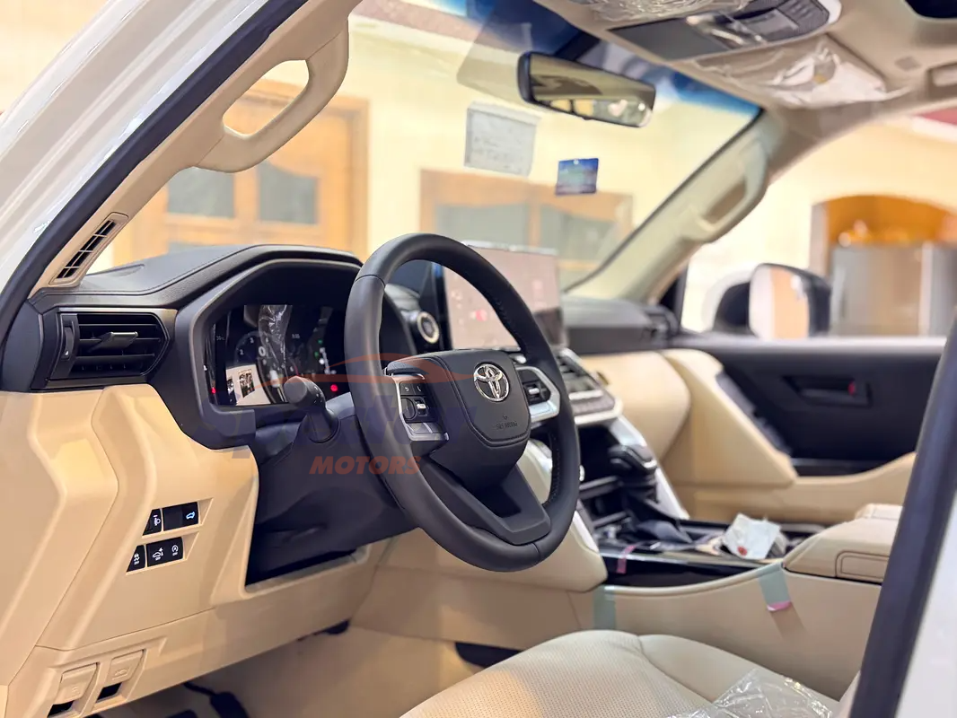 
								Toyota Land Cruiser GXR full									