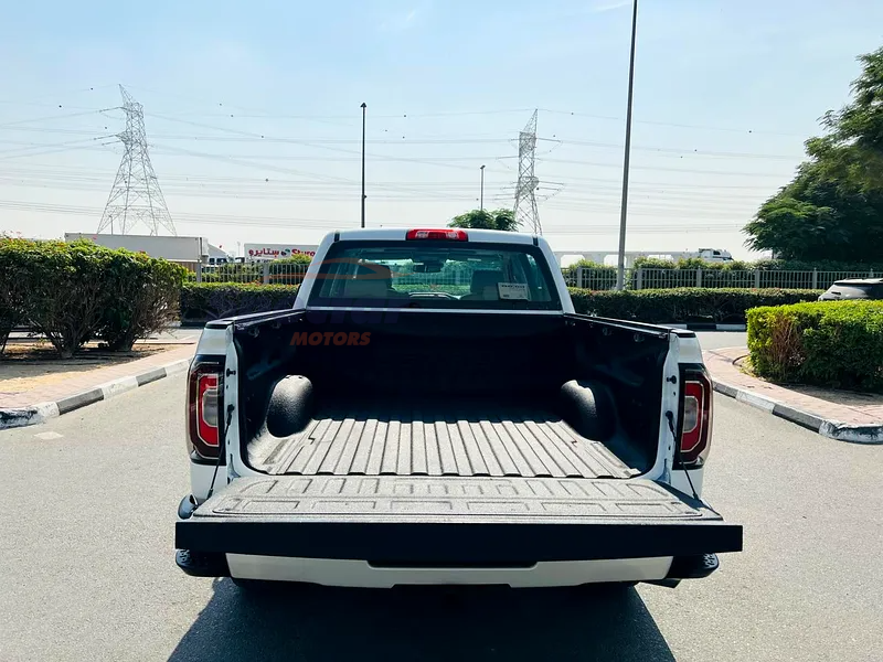 
								GMC Sierra Denali Ultimate full									