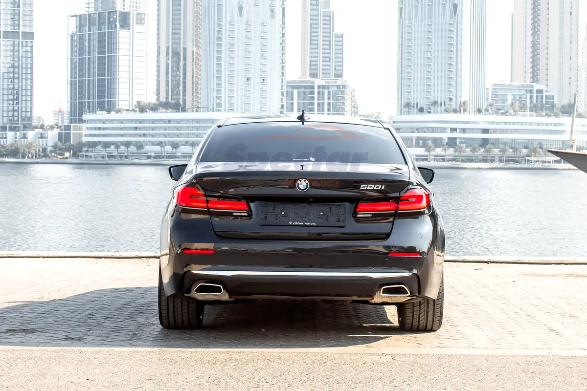 
								BMW 5-Series 520i M-Kit full									