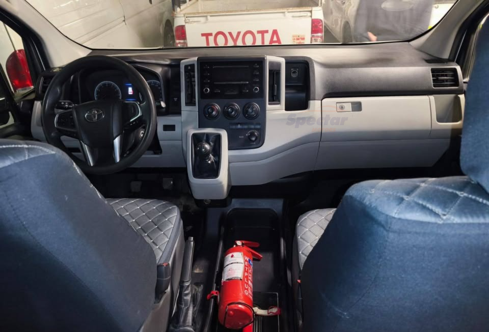 
								Toyota Hiace Highroof full									